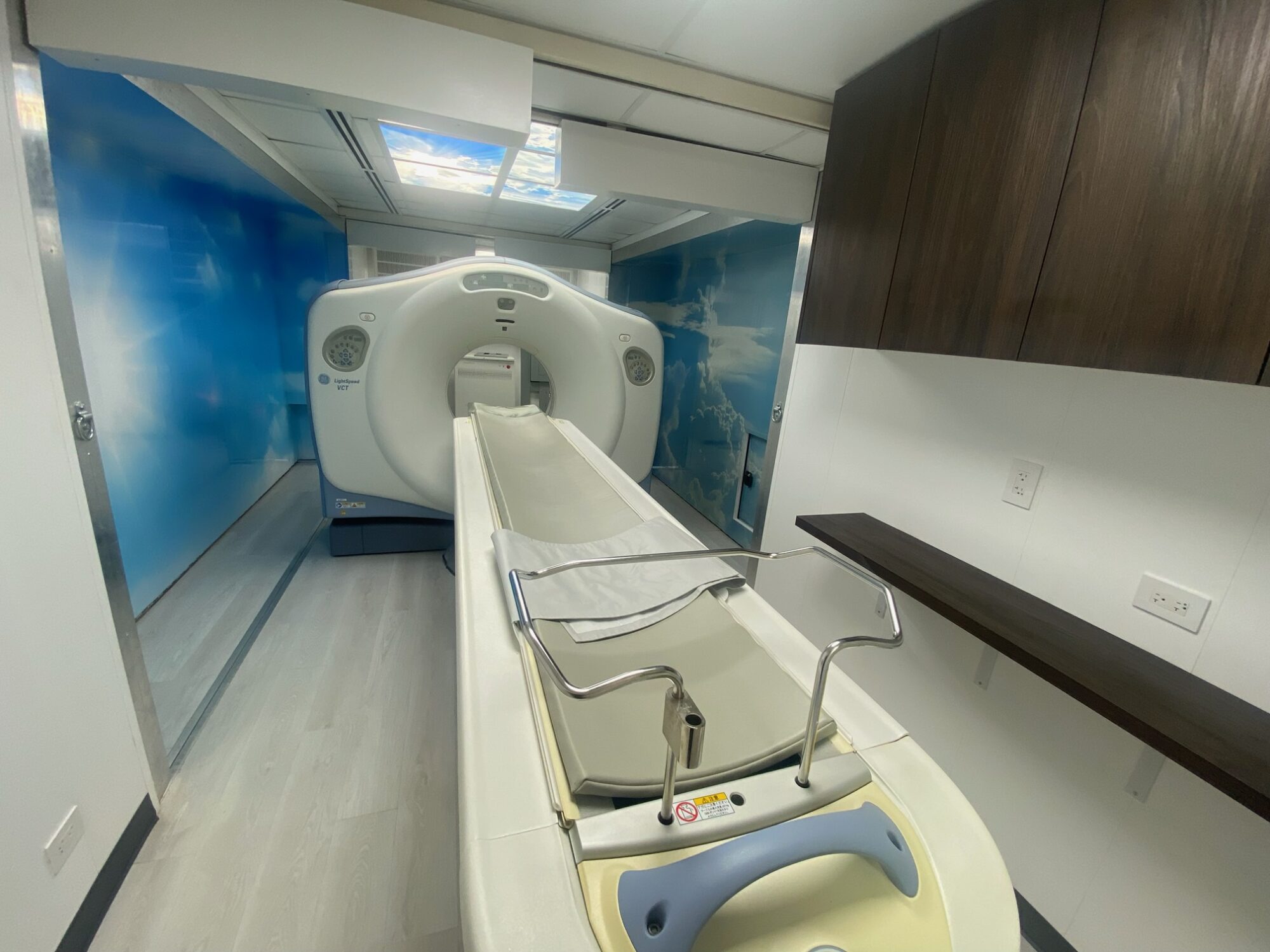 GE VCT 64/128 Mobile CT Scanner inside trailer full room view